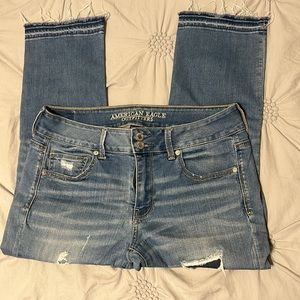 American Eagle frayed crop jeans; size 12